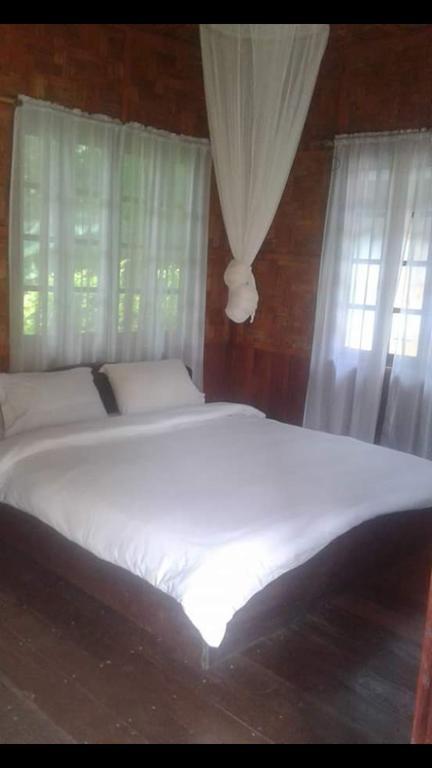 Ning Ning Guesthouse Muang Ngoi Luaran gambar