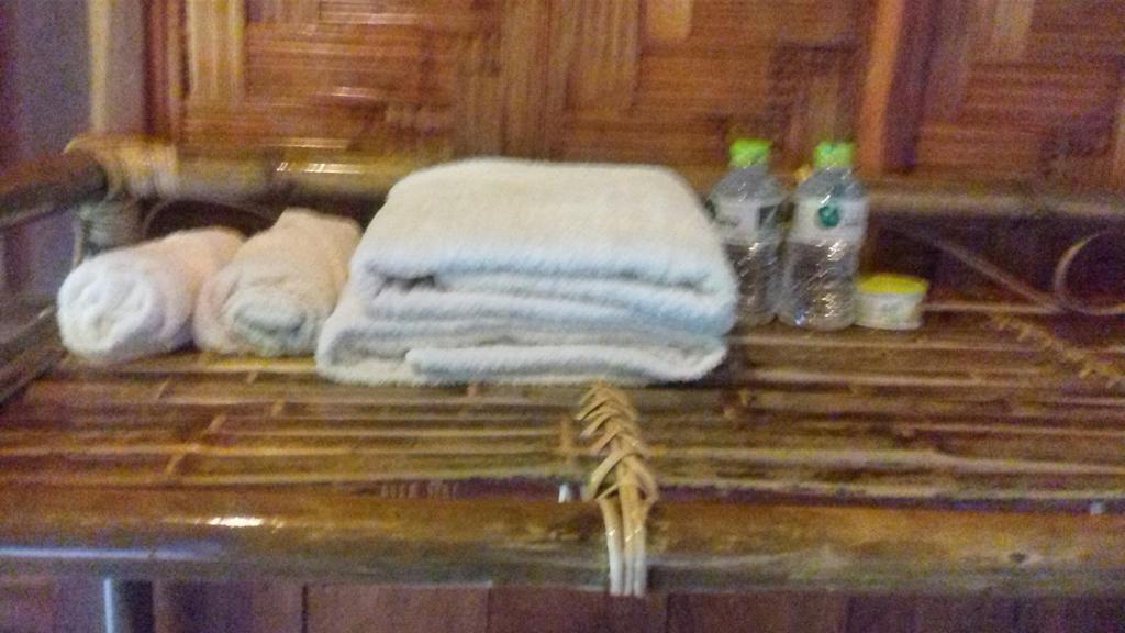 Ning Ning Guesthouse Muang Ngoi Luaran gambar